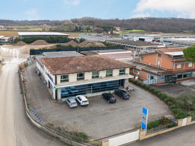 Capannone in Vendita a Bientina, 595'000€, 1100 m²