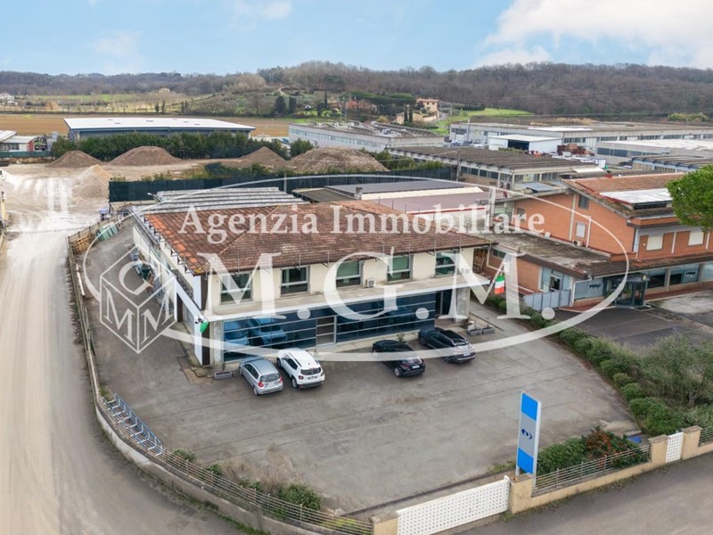 Capannone in Vendita a Bientina, 595'000€, 1100 m²