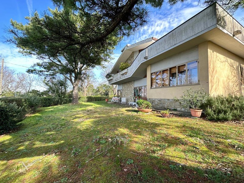 Villa in Vendita a Arezzo, 550'000€, 330 m², arredato