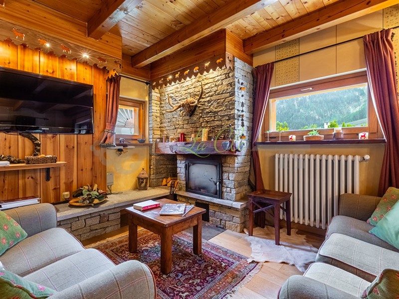 Appartamento in Vendita a Prè Saint Didier, zona Verrand, 250 m², arredato, con Box