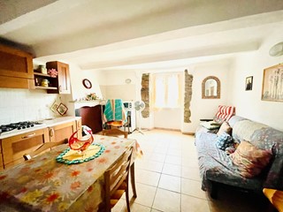 Casa Semi Indipendente in Vendita a Arcola, zona Arcola paese, 79'000€, 230 m²