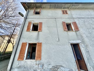 Casa Semi Indipendente in Vendita a Seravezza, zona Azzano, 49'000&euro;, 70 m²
