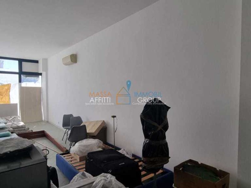 Ufficio in Affitto a Carrara, zona Avenza, 600€, 90 m²