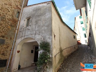 Quadrilocale in Vendita a Chiusdino, 48'000€, 75 m², con Box