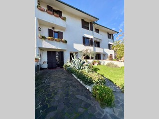 Villetta a schiera in Vendita a Calcinaia, zona Fornacette, 215'000&euro;, 160 m², con Box