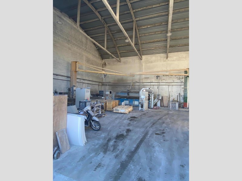 Capannone in Vendita a Carrara, zona Avenza, 750'000€, 340 m²
