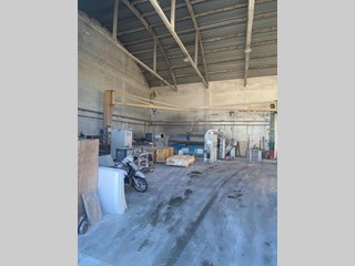 Capannone in Vendita a Carrara, zona Avenza, 750'000€, 340 m²