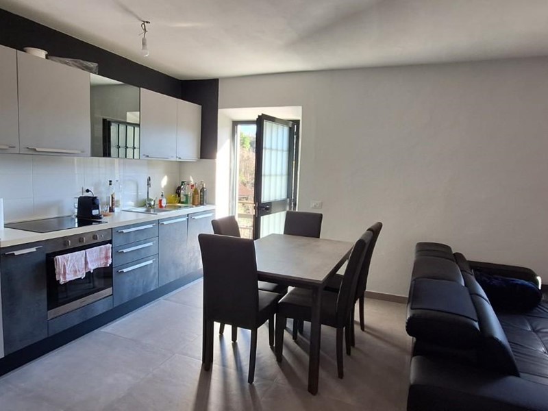 Casa Indipendente in Vendita a Pescaglia, zona Piegaio, 95'000€, 75 m², arredato