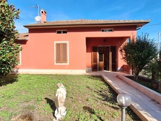 Casa Indipendente in Vendita a Pescaglia, zona Fondagno, 135'000€, 120 m², arredato