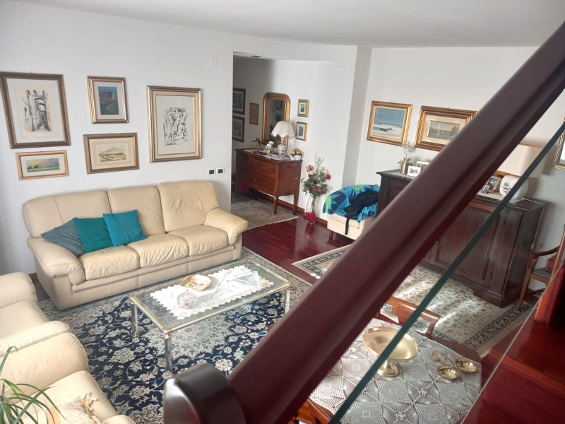 Appartamento in Vendita a Perugia, zona COLLESTRADA, 229'000€, 170 m²