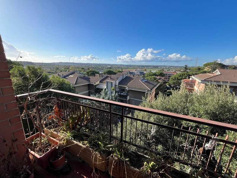 Appartamento in Vendita a Roma, zona PRATI FISCALI, 495'000€, 150 m²