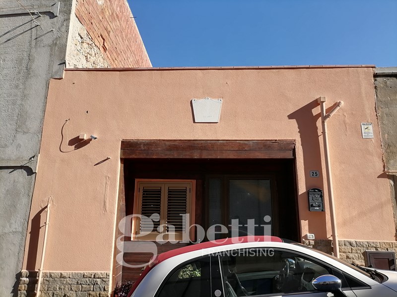 Magazzino in Vendita a Sant'Agata di Militello, zona CENTRO STORICO, 185'000&euro;, 107 m²