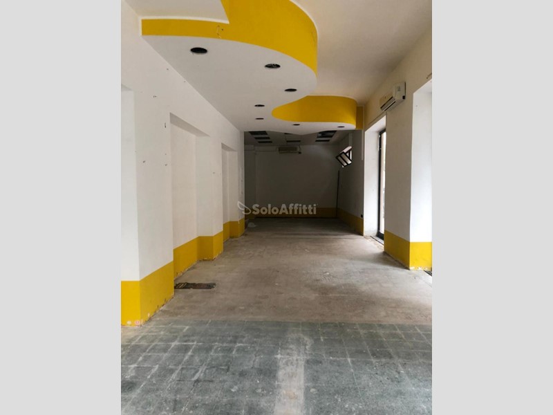 Capannone in Affitto a Pescara, 1'000€, 95 m²