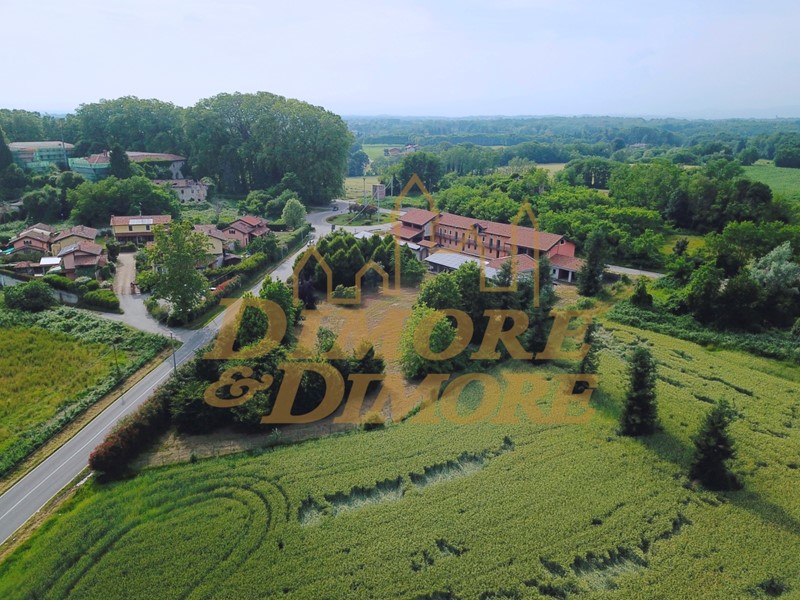 Casa Indipendente in Vendita a Agrate Conturbia, 1'950'000€, 2100 m²