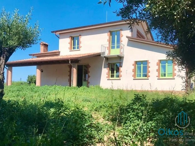 Casale in Vendita a Pietrasanta, 990'000€, 180 m², arredato, con Box