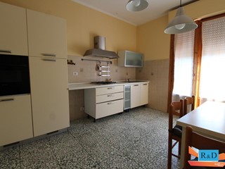 Trilocale in Vendita a Colle di Val D'Elsa, 130'000&euro;, 78 m²