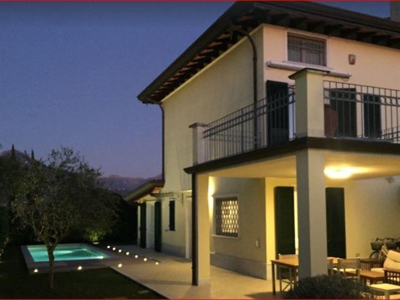 Villa bifamiliare in Affitto a Pietrasanta, zona Tonfano, 15'000€, 140 m², arredato