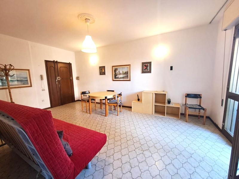 Trilocale in Vendita a Massa, zona Ronchi, 250'000€, 75 m², con Box
