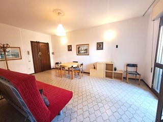 Trilocale in Vendita a Massa, zona Ronchi, 250'000€, 75 m², con Box