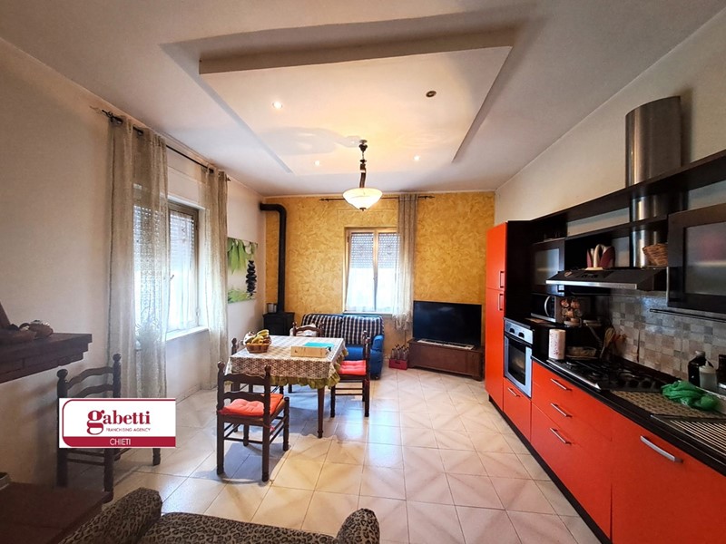 Casa Indipendente in Vendita a Manoppello, 129'000€, 250 m², arredato