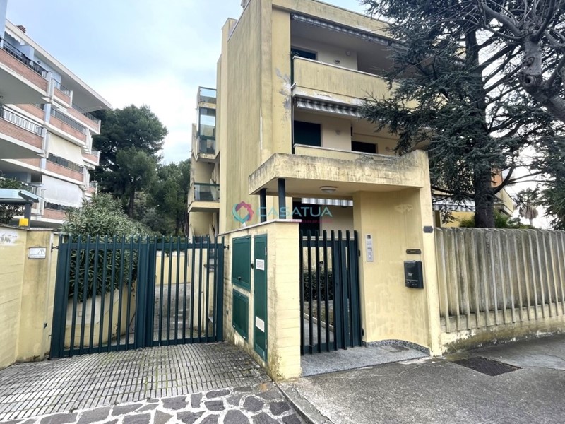 Casa Semi Indipendente in Vendita a Roseto degli Abruzzi, 320'000€, 361 m², con Box