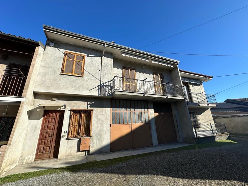 Casa Indipendente in Vendita a Borgo Vercelli, 119'000€, 110 m², con Box