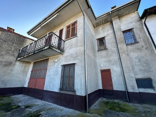 Casa Indipendente in Vendita a Borgo Vercelli, 119'000€, 110 m², con Box