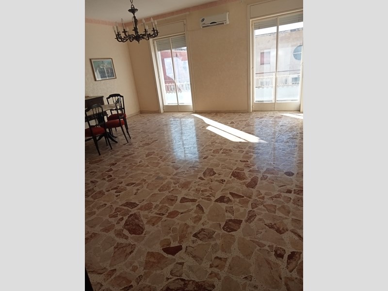 Appartamento in Vendita a Siracusa, zona borgata alta, 100'000&euro;, 164 m²