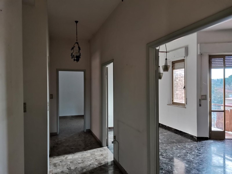 Quadrilocale in Vendita a Colle di Val D'Elsa, 100'000&euro;, 80 m²