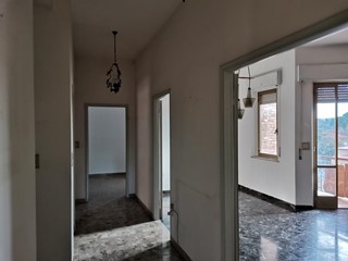 Quadrilocale in Vendita a Colle di Val D'Elsa, 100'000&euro;, 80 m²