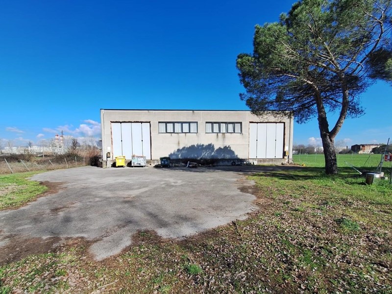 Capannone in Vendita a Porcari, 1'500'000€, 2700 m²