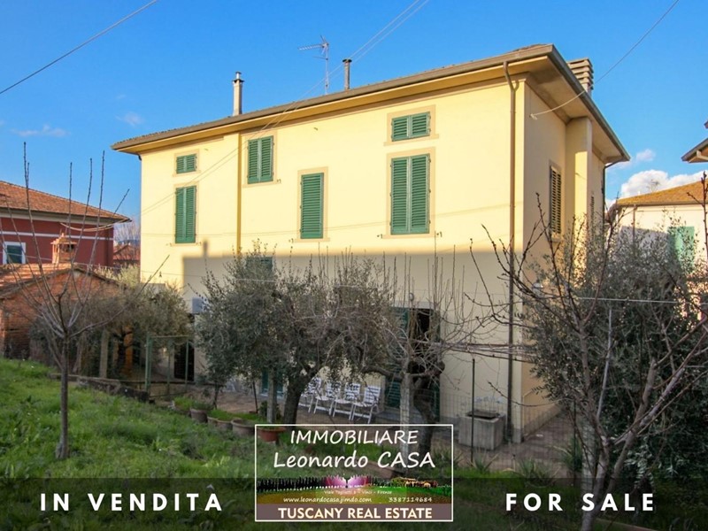 Villa in Vendita a Lamporecchio, 250'000€, 220 m², con Box