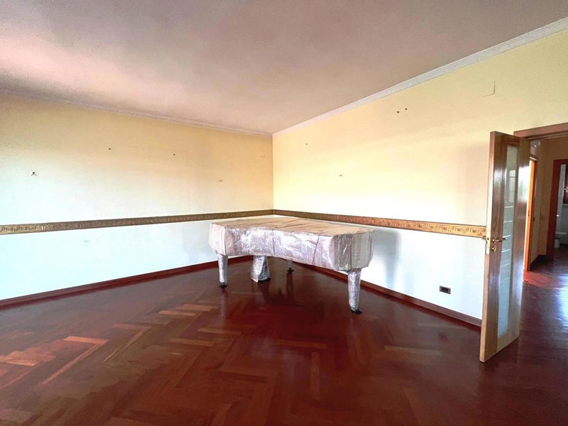 Villa in Vendita a Bari, 450'000€, 360 m²
