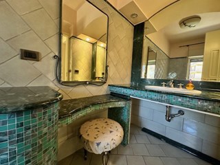 Appartamento in Vendita a Barcellona Pozzo di Gotto, 240'000€, 246 m²