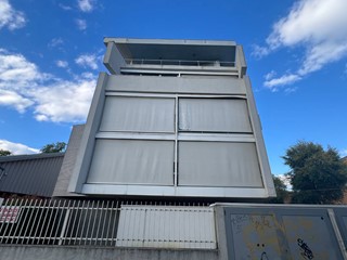 Ufficio in Vendita a Bologna, 180'000€, 100 m²