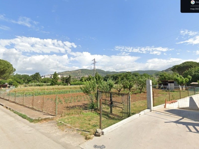 Terreno industriale in Vendita a Perugia, zona Periferia, 210'000€, 3040 m²