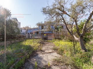 Terreno edificabile in Vendita a Siracusa, zona Pizzuta Scala Greca, 179'000€, 810 m²