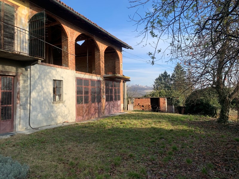 Casa Indipendente in Vendita a Cinzano, 595'000€, 980 m², con Box