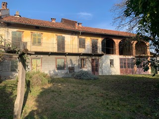 Casa Indipendente in Vendita a Cinzano, 595'000€, 980 m², con Box