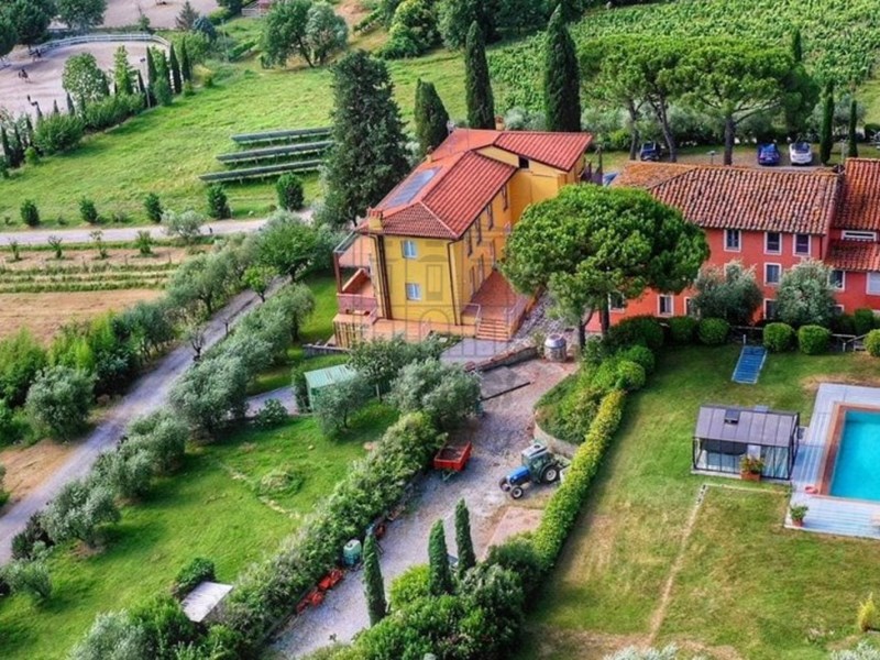 Villa in Vendita a Lucca, zona Est, 4'850'000€, 1500 m²