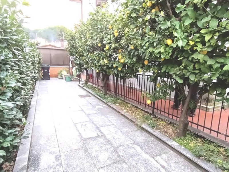 Villa bifamiliare in Vendita a Carrara, zona Nazzano, 280'000€, 120 m²