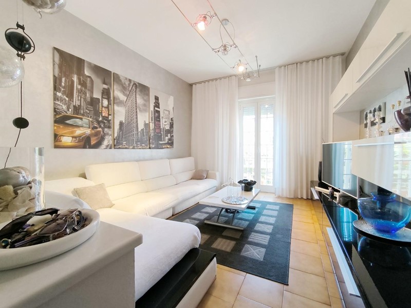 Villa bifamiliare in Vendita a Carrara, zona Avenza, 285'000€, 170 m², arredato