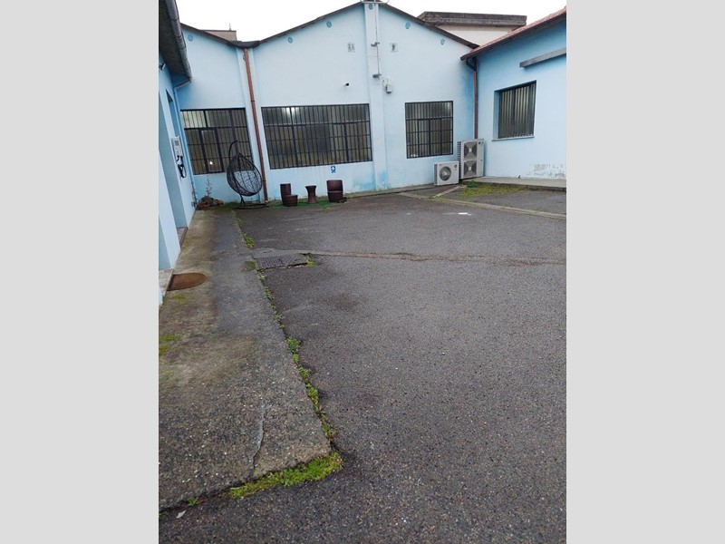 Magazzino in Vendita a Montopoli in Val d'Arno, zona San Romano, 230'000€, 415 m²