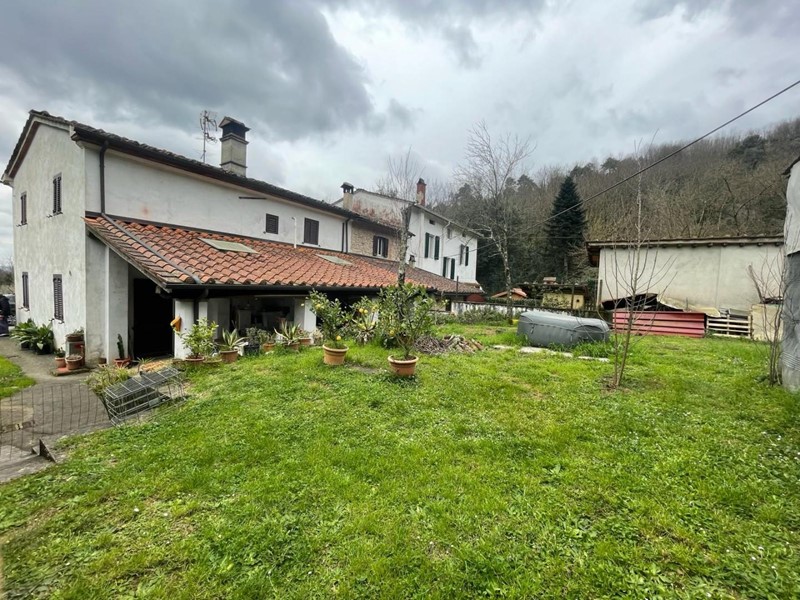 Casa Semi Indipendente in Vendita a Lucca, zona Arliano, 280'000€, 150 m²