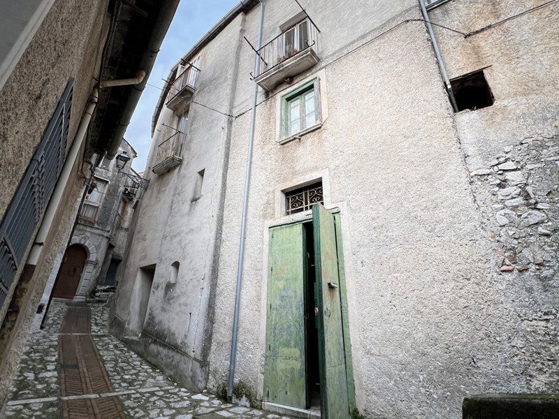 Casa Indipendente in Vendita a Padula, 40'000&euro;, 400 m²