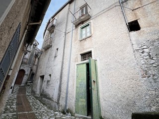 Casa Indipendente in Vendita a Padula, 40'000&euro;, 400 m²