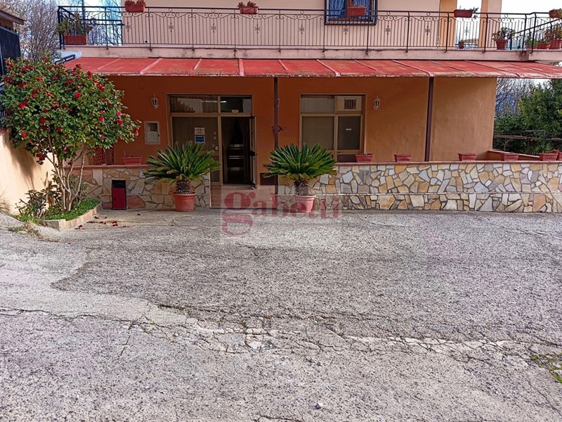 Negozio in Affitto a Marano Marchesato, 60 m²