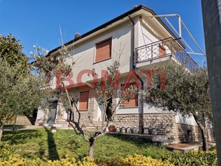 Casa Indipendente in Vendita a Riccò del Golfo di Spezia, zona Ponzo, 380'000€, 258 m², con Box