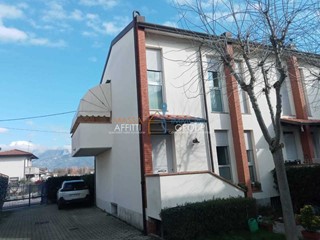 Casa Semi Indipendente in Vendita a Massa, zona Marina Di Massa, 290'000€, 90 m²
