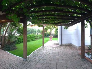 Appartamento in Vendita a Luni, zona Dogana, 360'000€, 